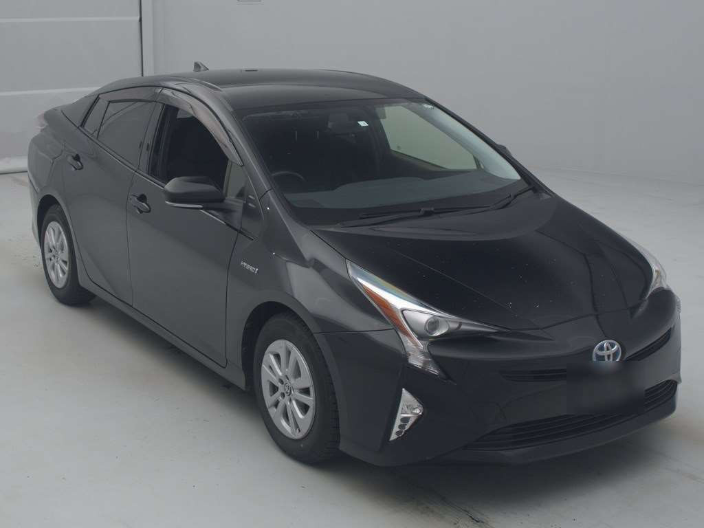 2016 Toyota Prius ZVW50[2]