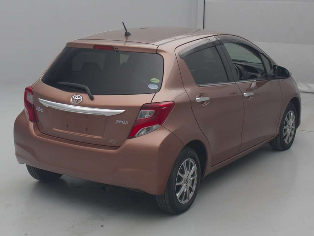 2014 Toyota Vitz NSP130[1]