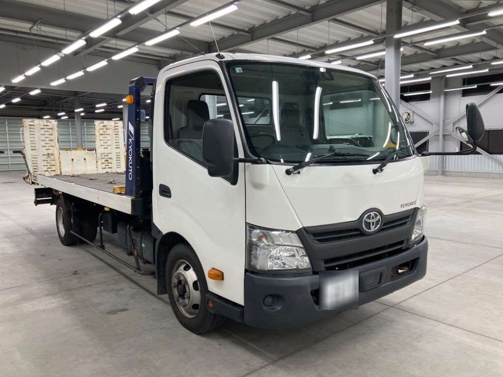 2019 Toyota Toyoace Truck XZU722[2]