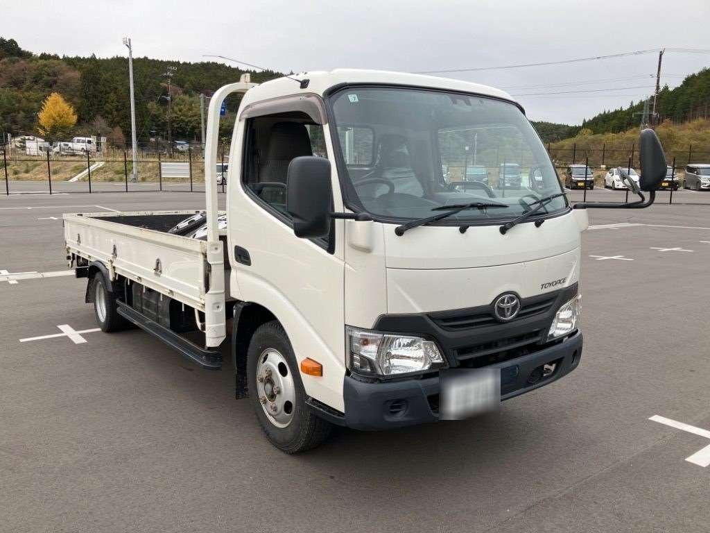 2019 Toyota Toyoace Truck XZU655[2]