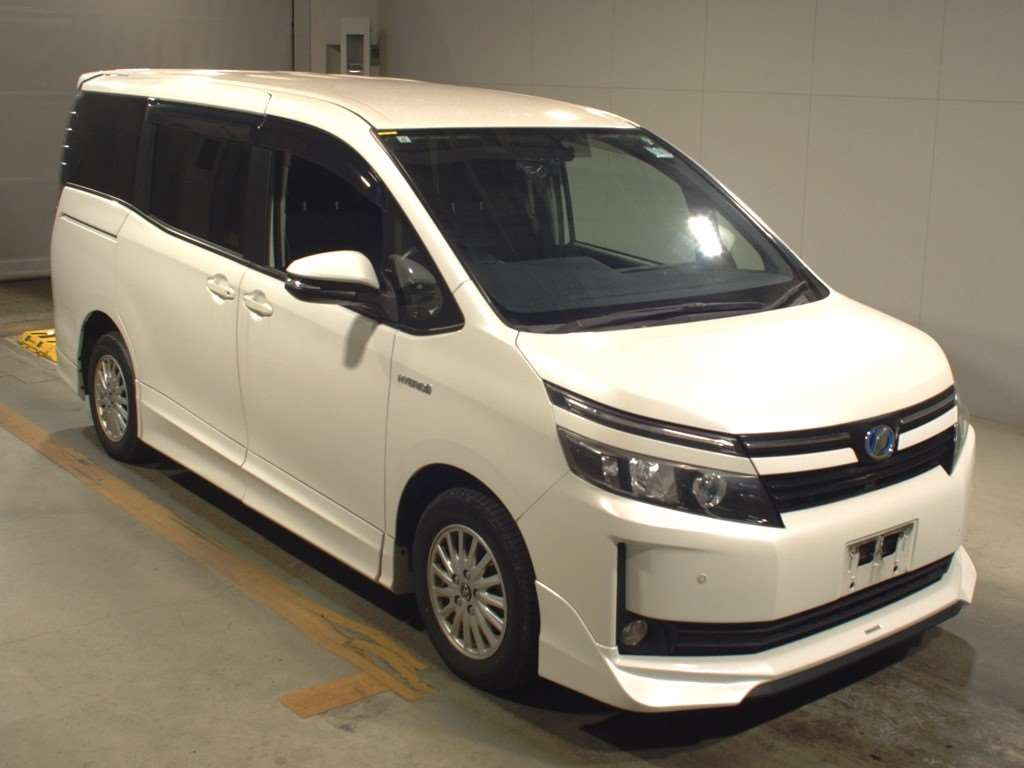 2015 Toyota Voxy ZWR80G[2]