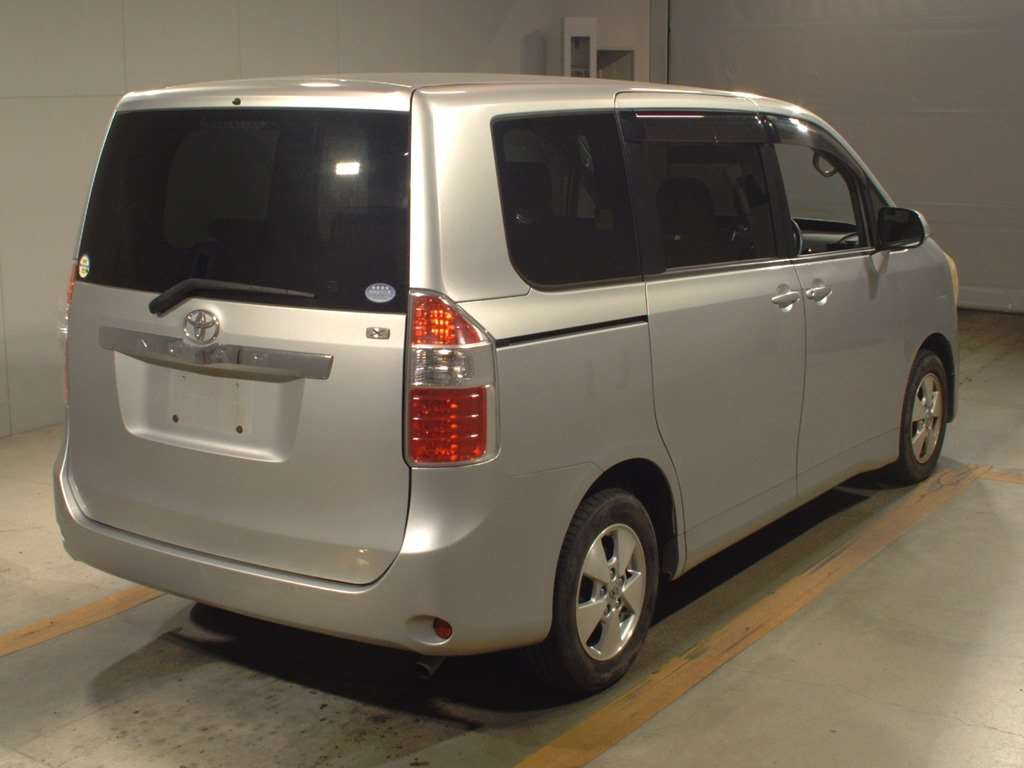 2009 Toyota Noah ZRR70G[1]