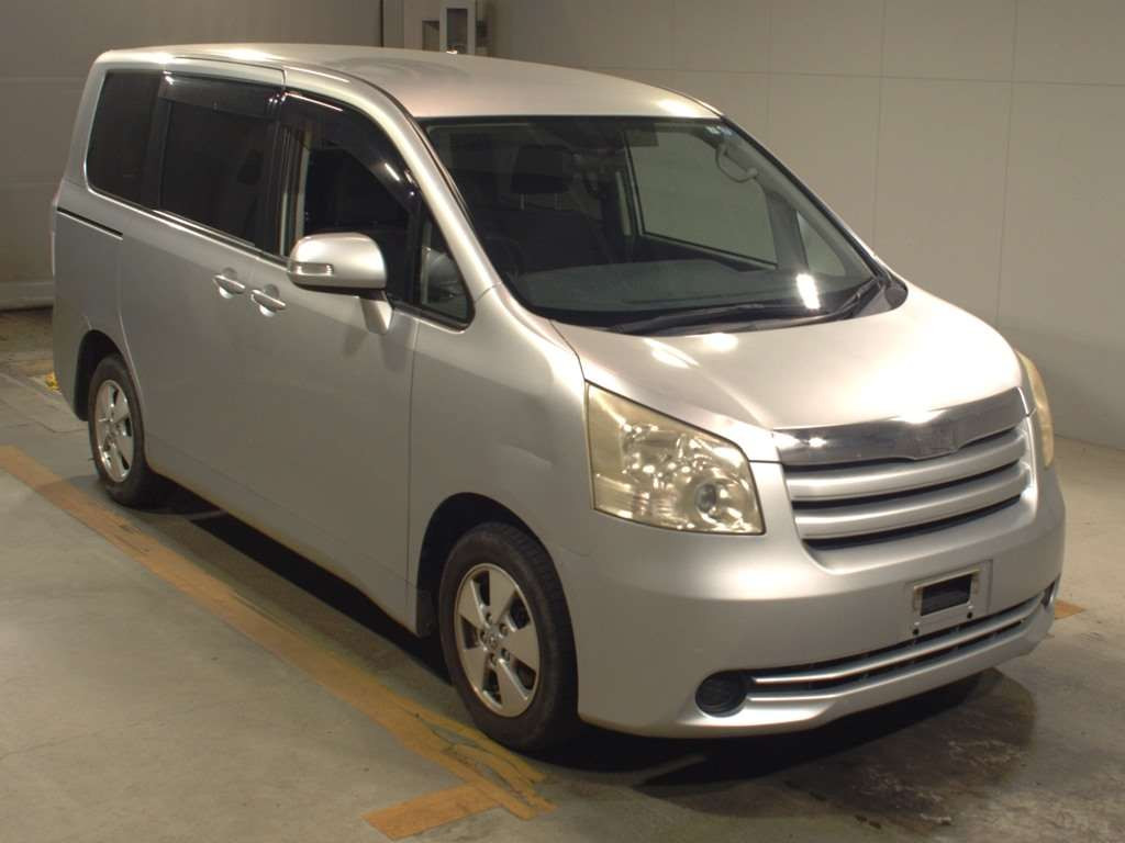 2009 Toyota Noah ZRR70G[2]