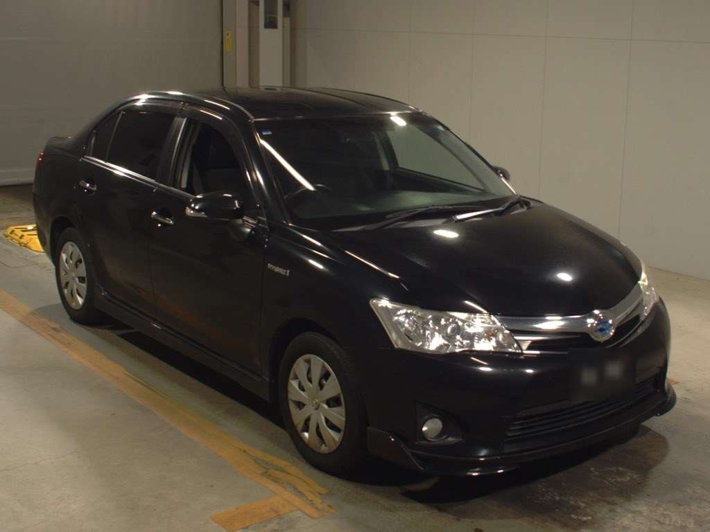 2014 Toyota Corolla Axio NKE165[2]