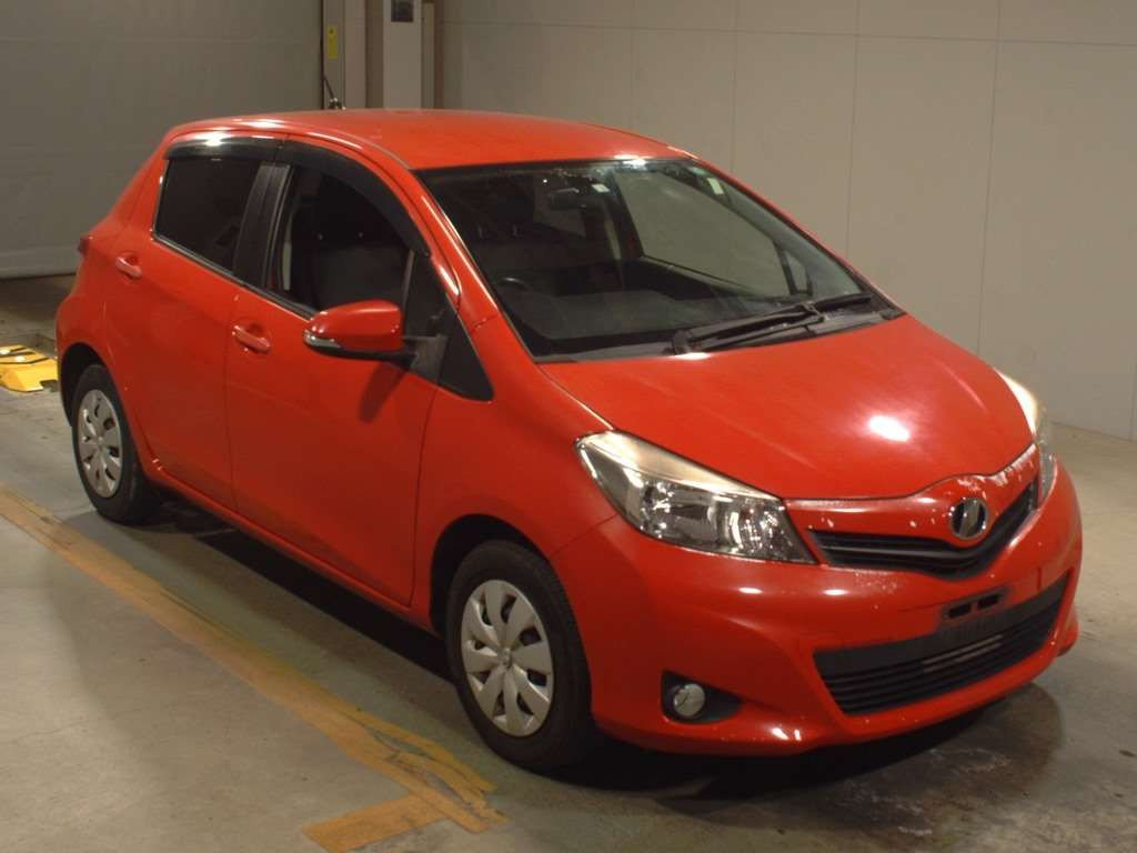 2014 Toyota Vitz NSP130[2]