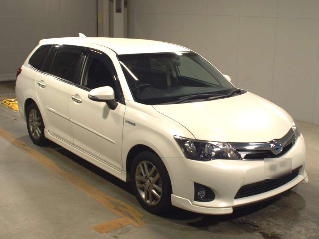 2013 Toyota Corolla Fielder NKE165G[2]