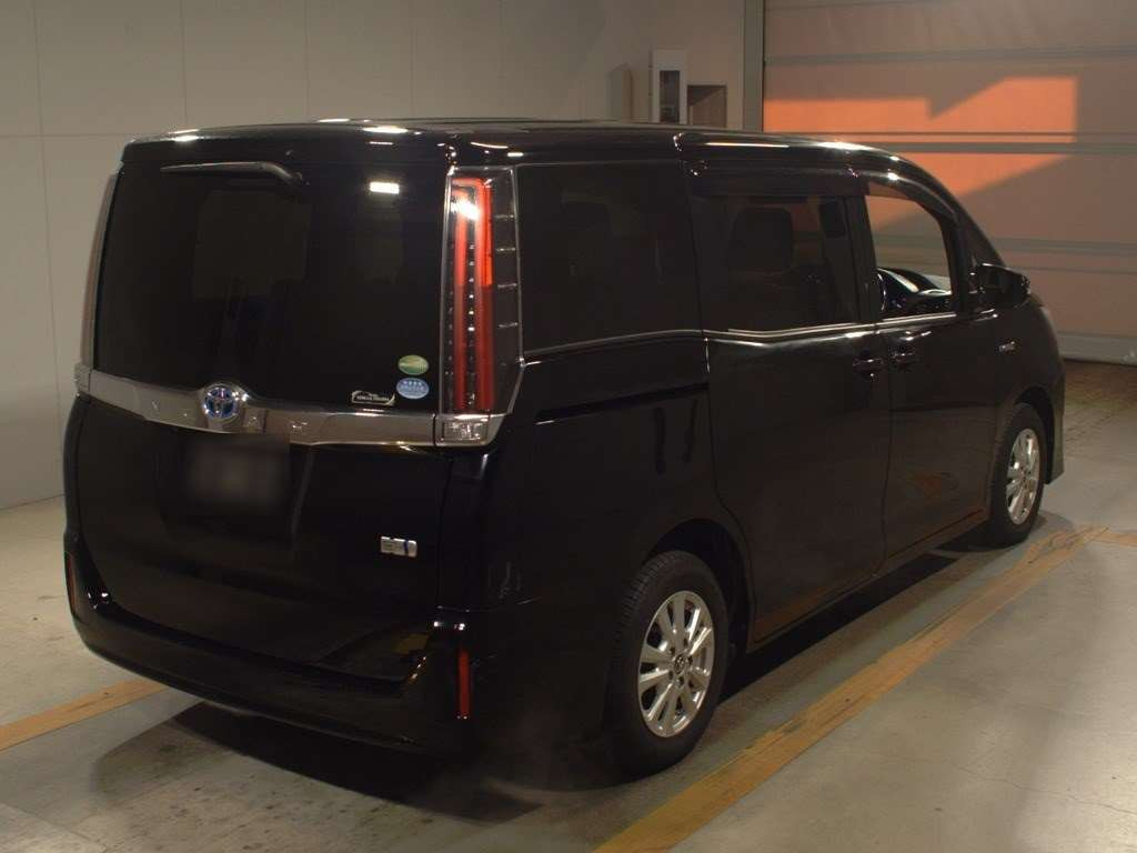 2018 Toyota Noah ZWR80G[1]