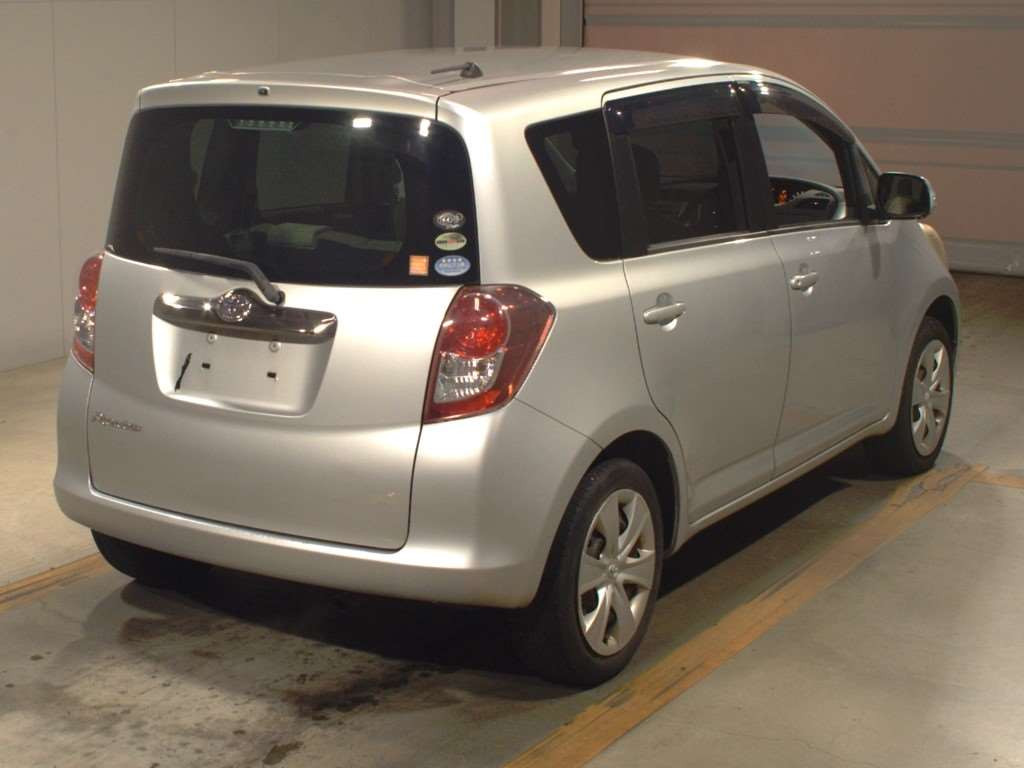 2009 Toyota Ractis SCP100[1]