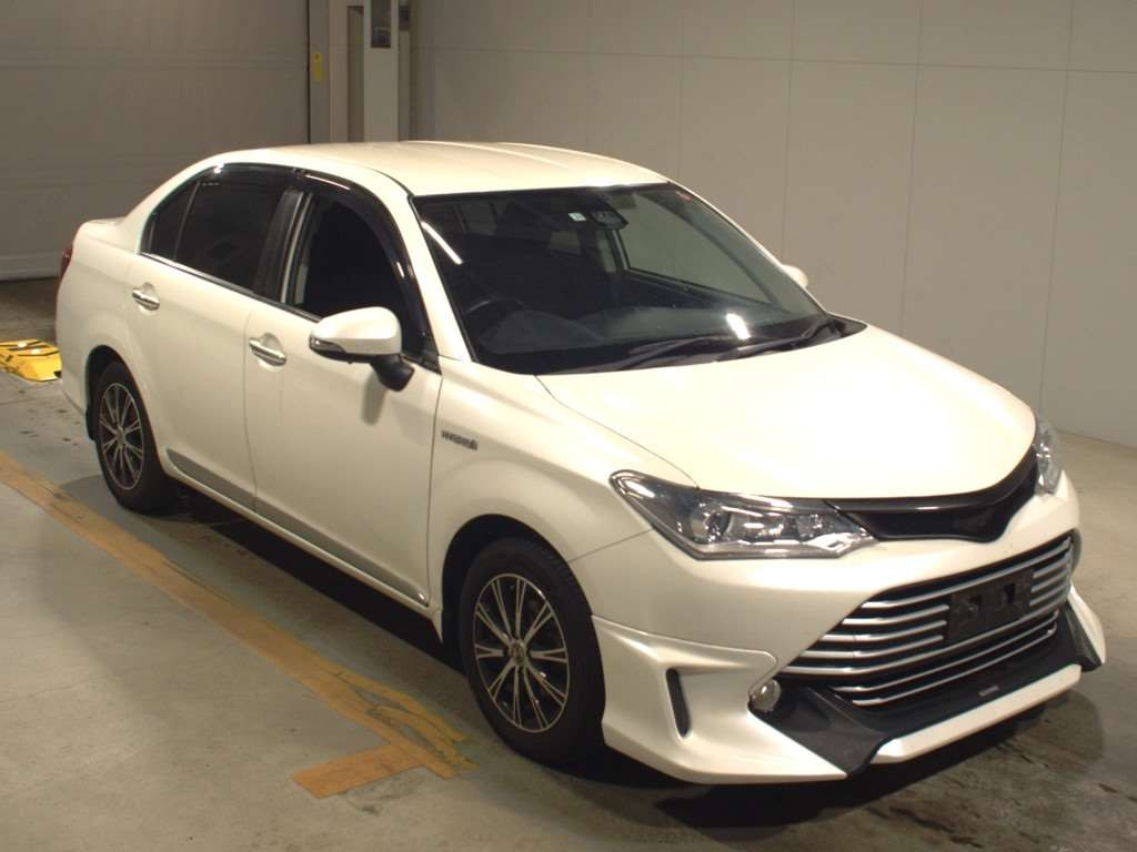 2015 Toyota Corolla Axio NKE165[2]