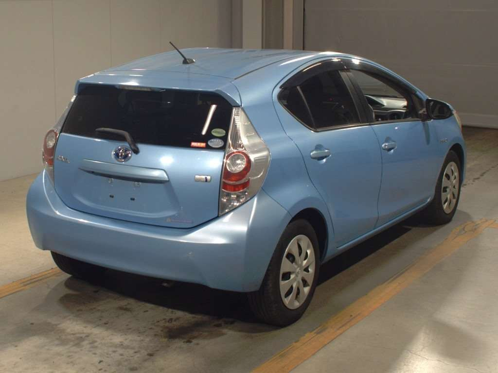 2014 Toyota Aqua NHP10[1]