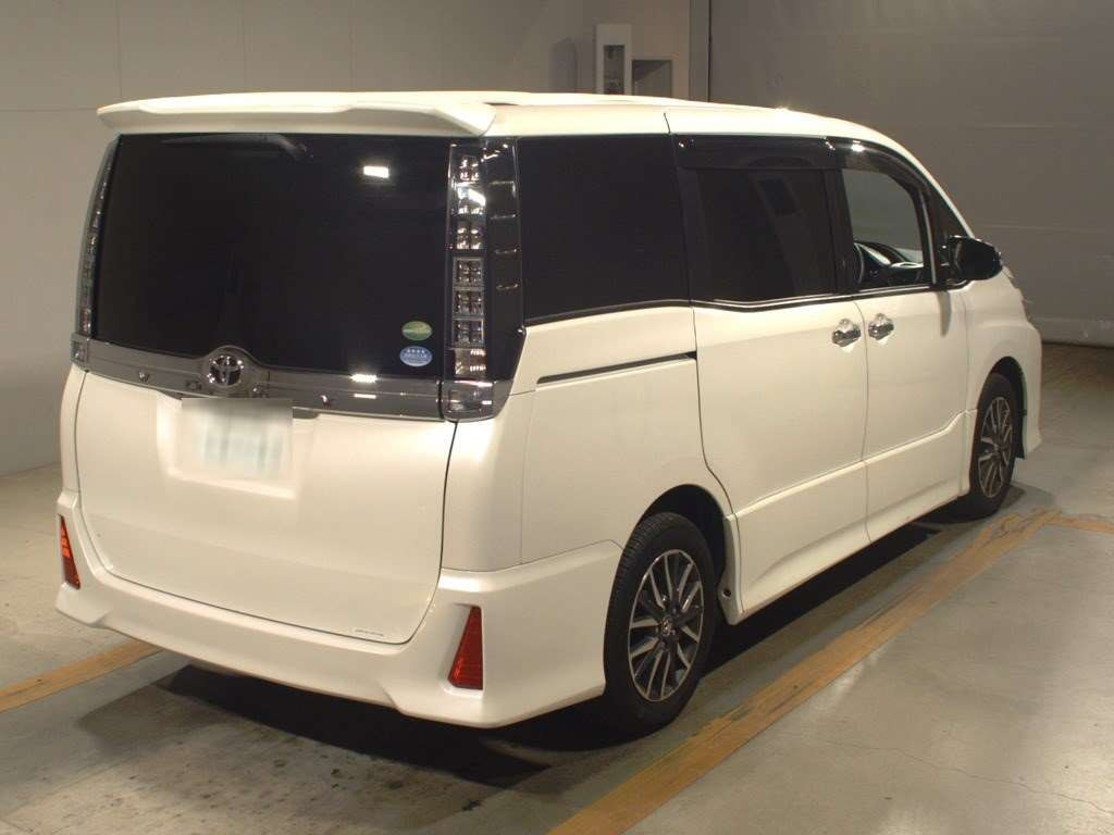 2015 Toyota Voxy ZRR80W[1]