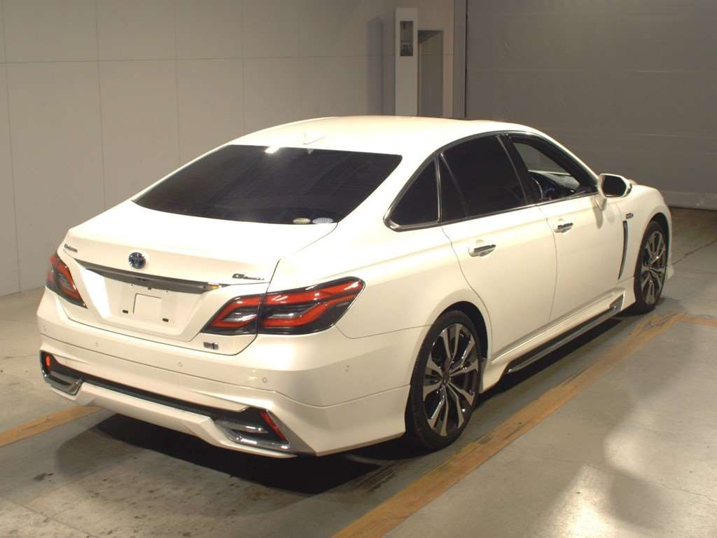 2018 Toyota Crown Hybrid GWS224[1]