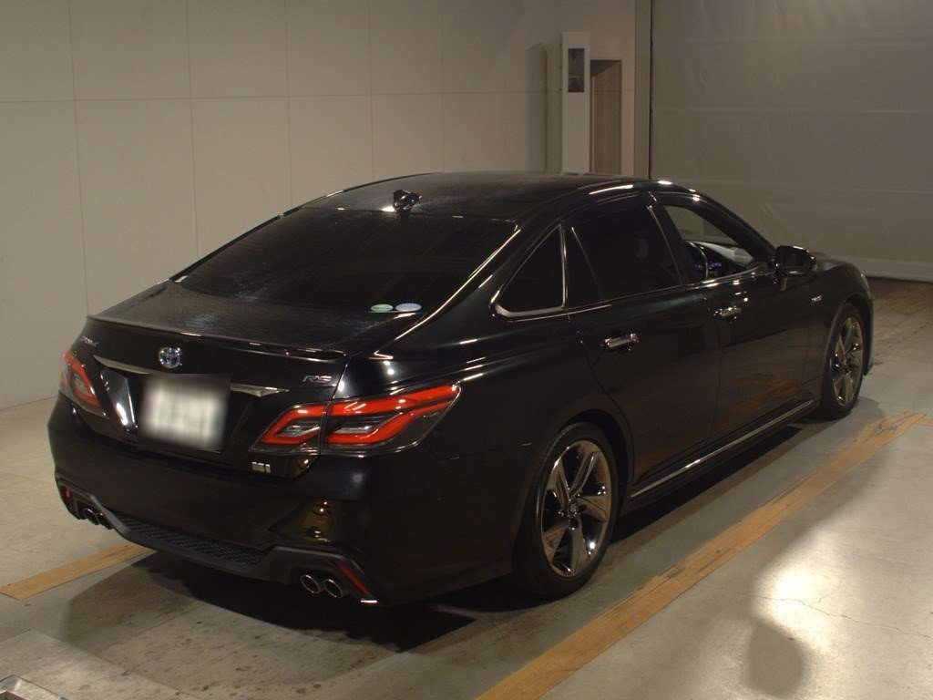 2018 Toyota Crown Hybrid AZSH20[1]