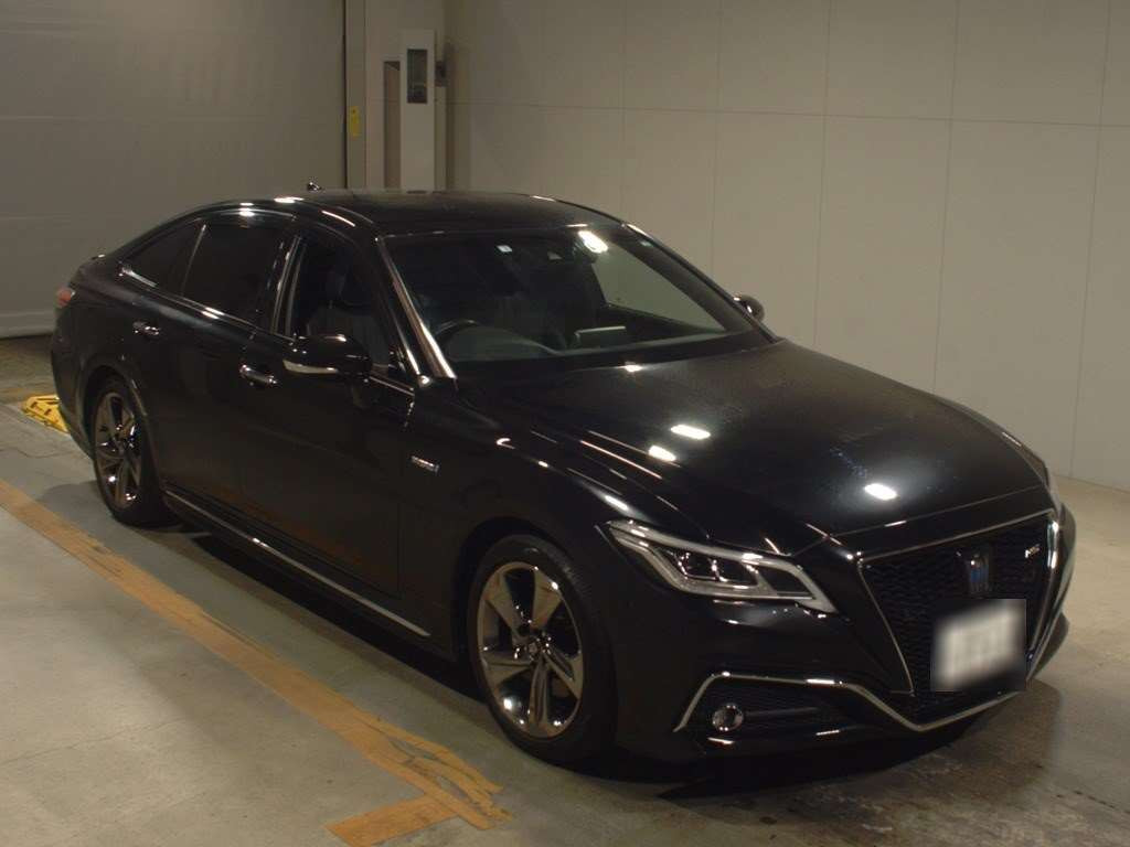 2018 Toyota Crown Hybrid AZSH20[2]