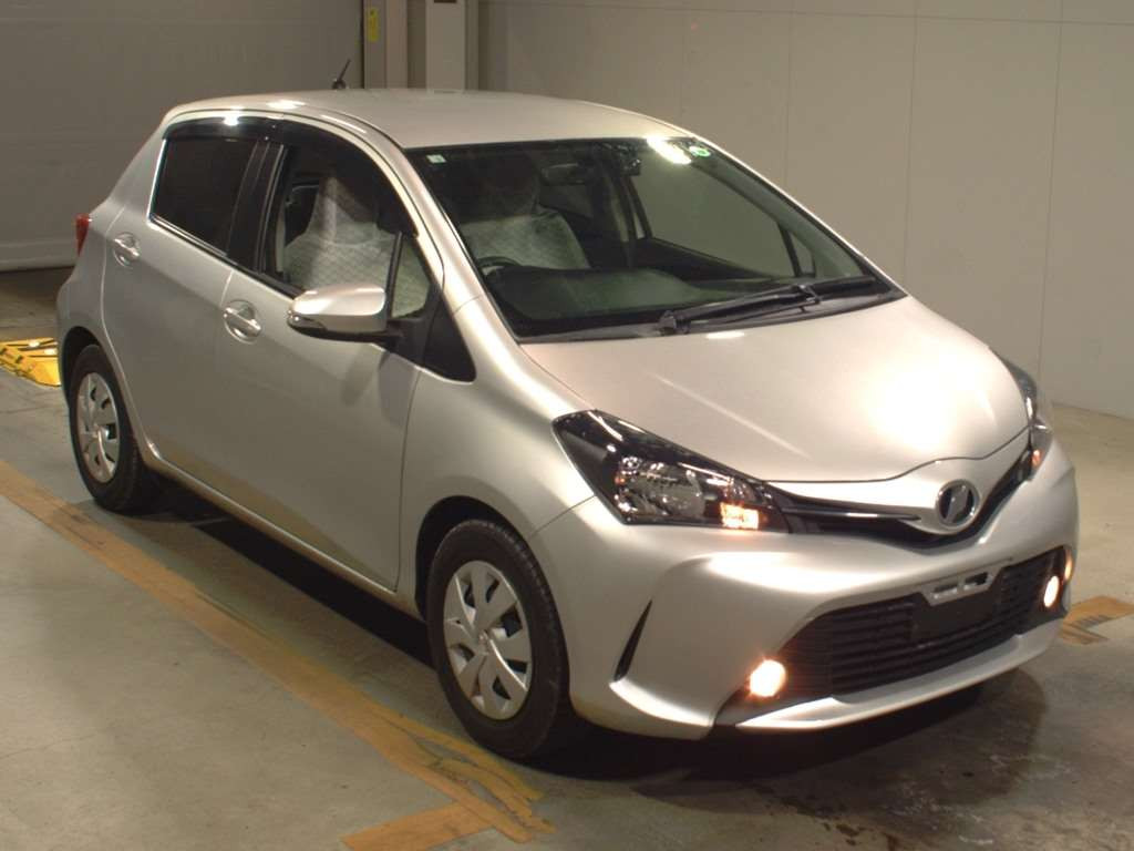 2014 Toyota Vitz NSP130[2]