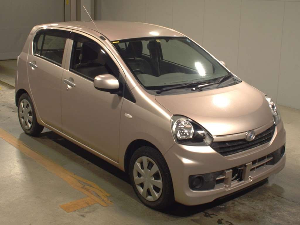 2016 Daihatsu Mira es LA300S[2]