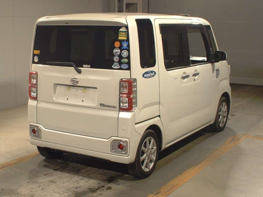 2016 Daihatsu Wake LA700S[1]