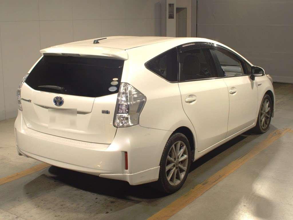 2012 Toyota Prius alpha ZVW41W[1]