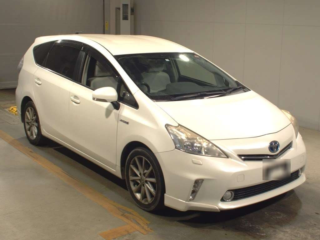 2012 Toyota Prius alpha ZVW41W[2]