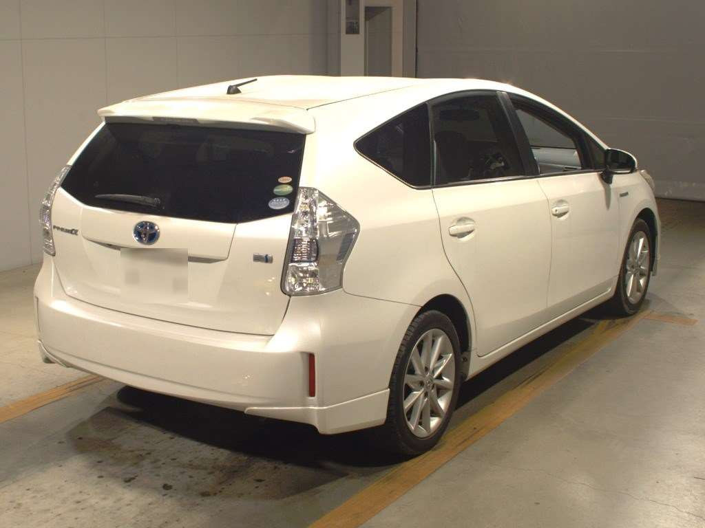 2013 Toyota Prius alpha ZVW41W[1]