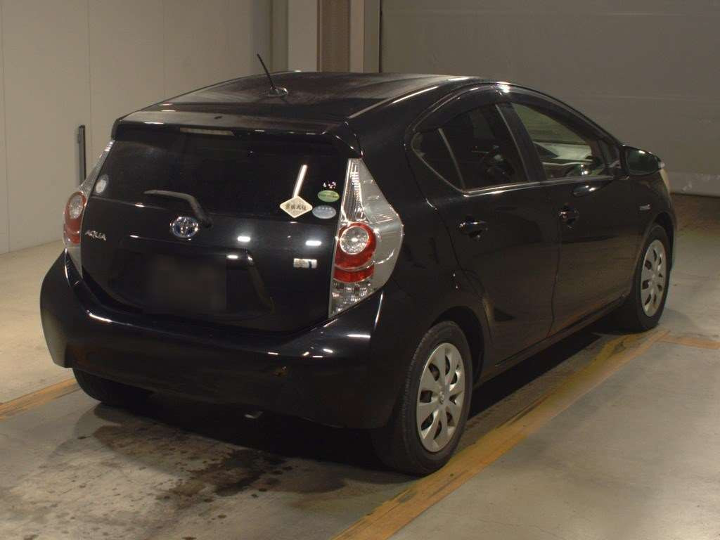 2012 Toyota Aqua NHP10[1]