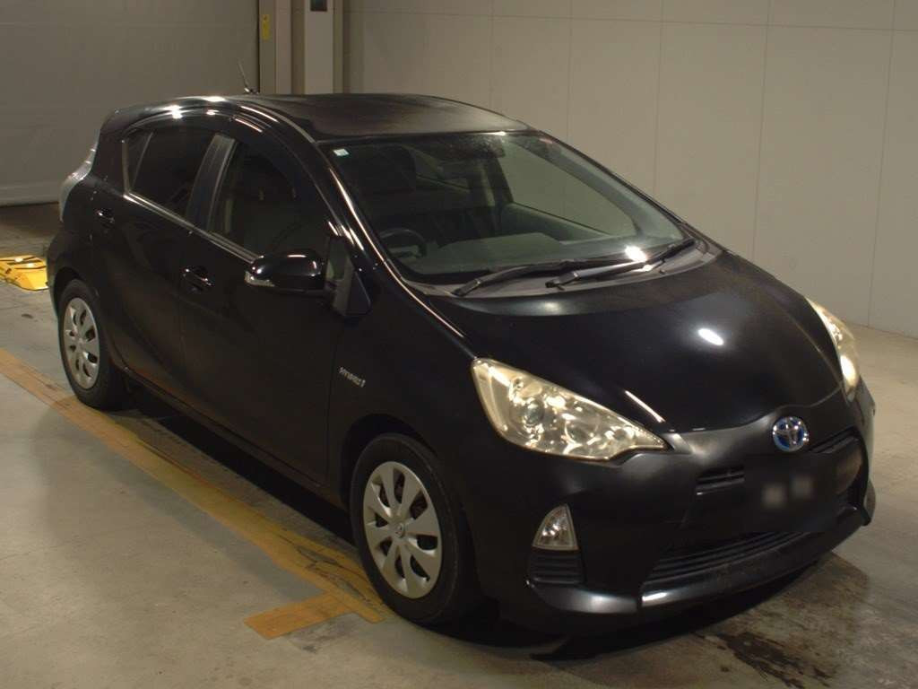 2012 Toyota Aqua NHP10[2]