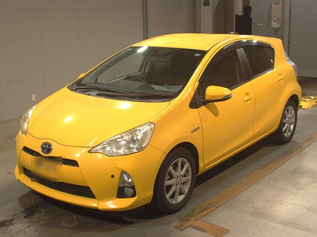 2013 Toyota Aqua NHP10[0]