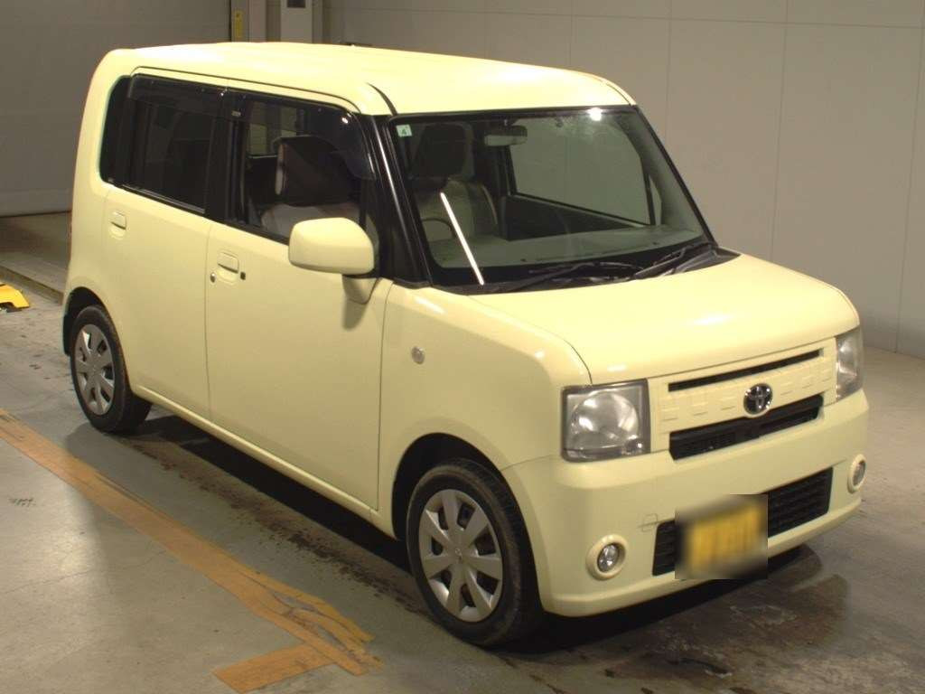 2013 Toyota Pixis Space L575A[2]