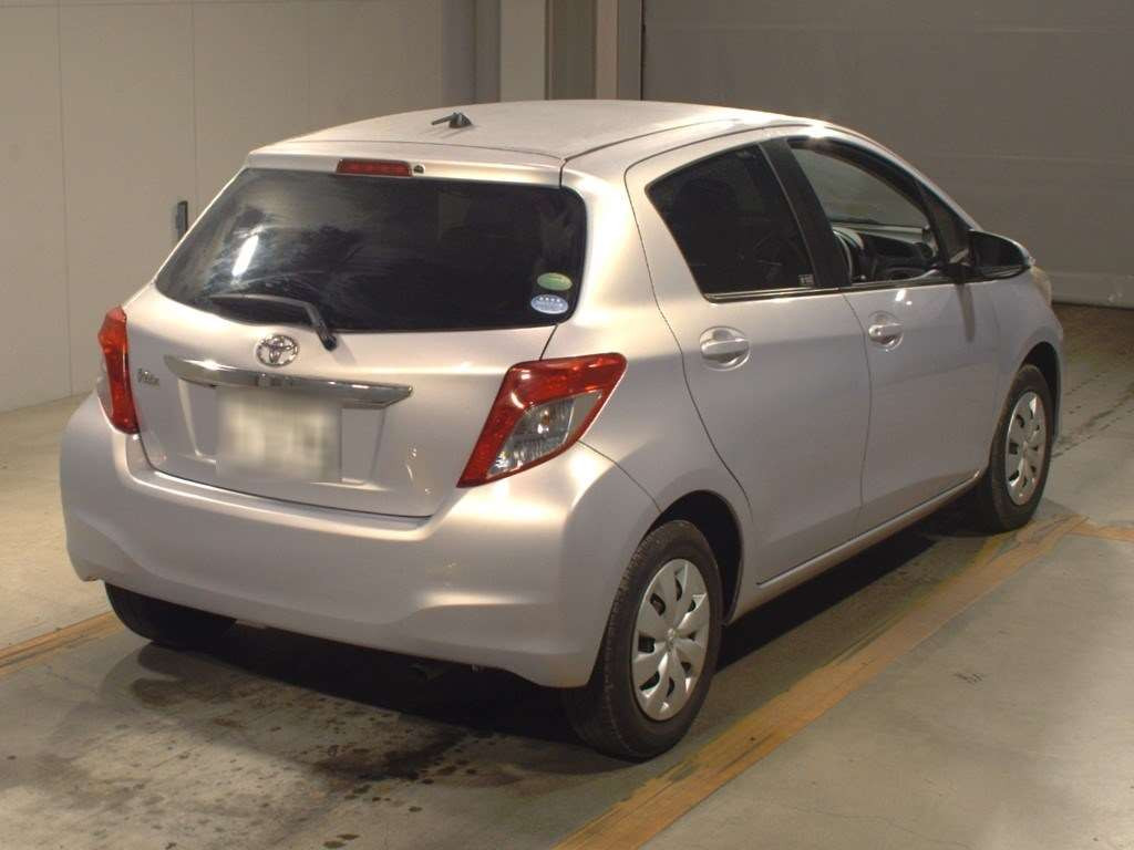 2013 Toyota Vitz NSP130[1]