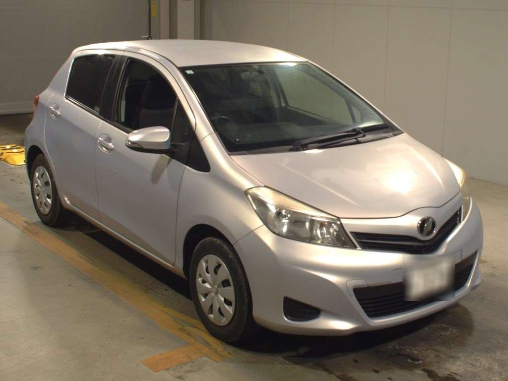 2013 Toyota Vitz NSP130[2]