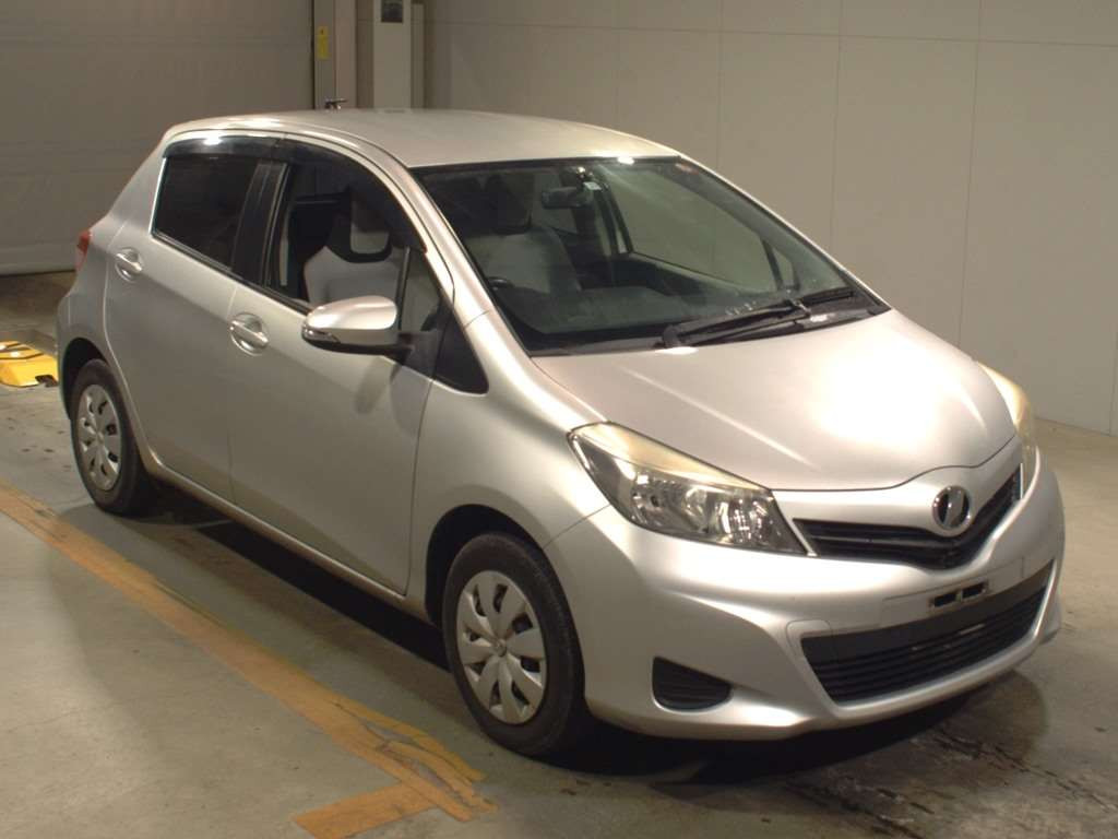 2013 Toyota Vitz KSP130[2]