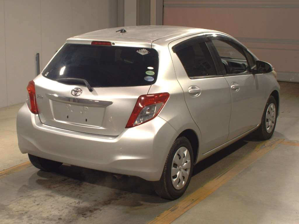 2013 Toyota Vitz NSP130[1]