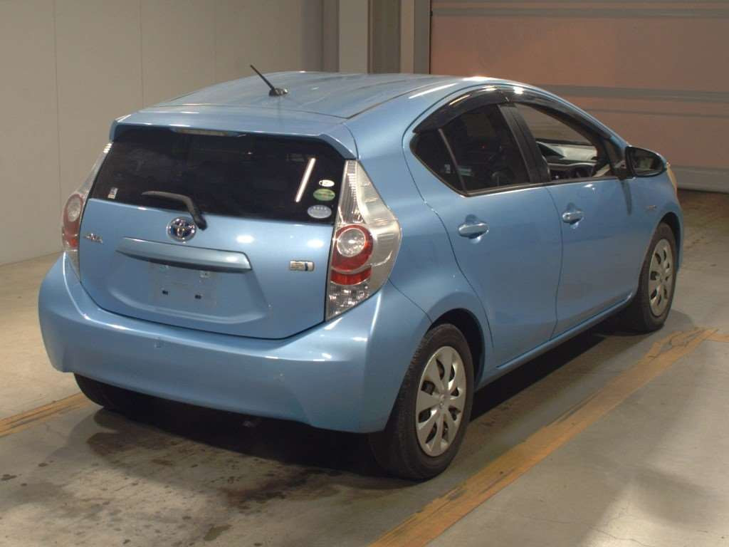 2012 Toyota Aqua NHP10[1]