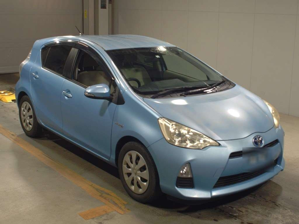 2012 Toyota Aqua NHP10[2]