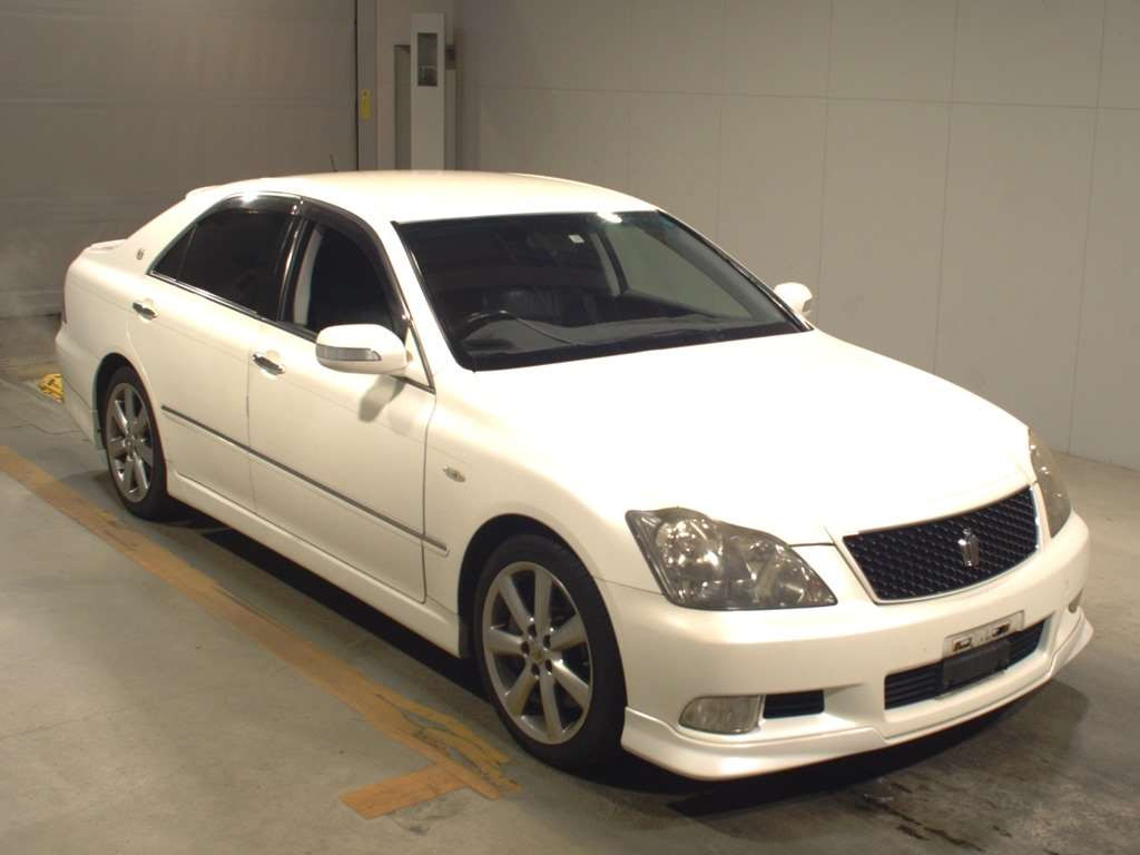 2005 Toyota Crown GRS184[2]