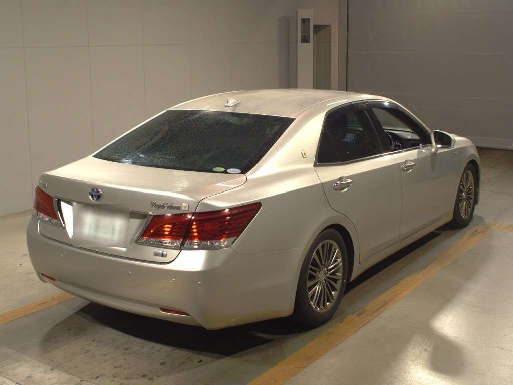 2013 Toyota Crown Hybrid AWS210[1]