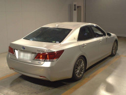 2013 Toyota Crown Hybrid