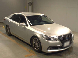 2013 Toyota Crown Hybrid