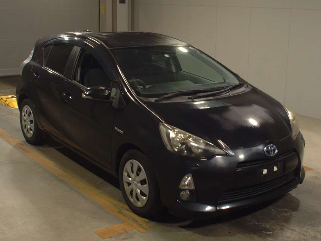 2012 Toyota Aqua NHP10[2]