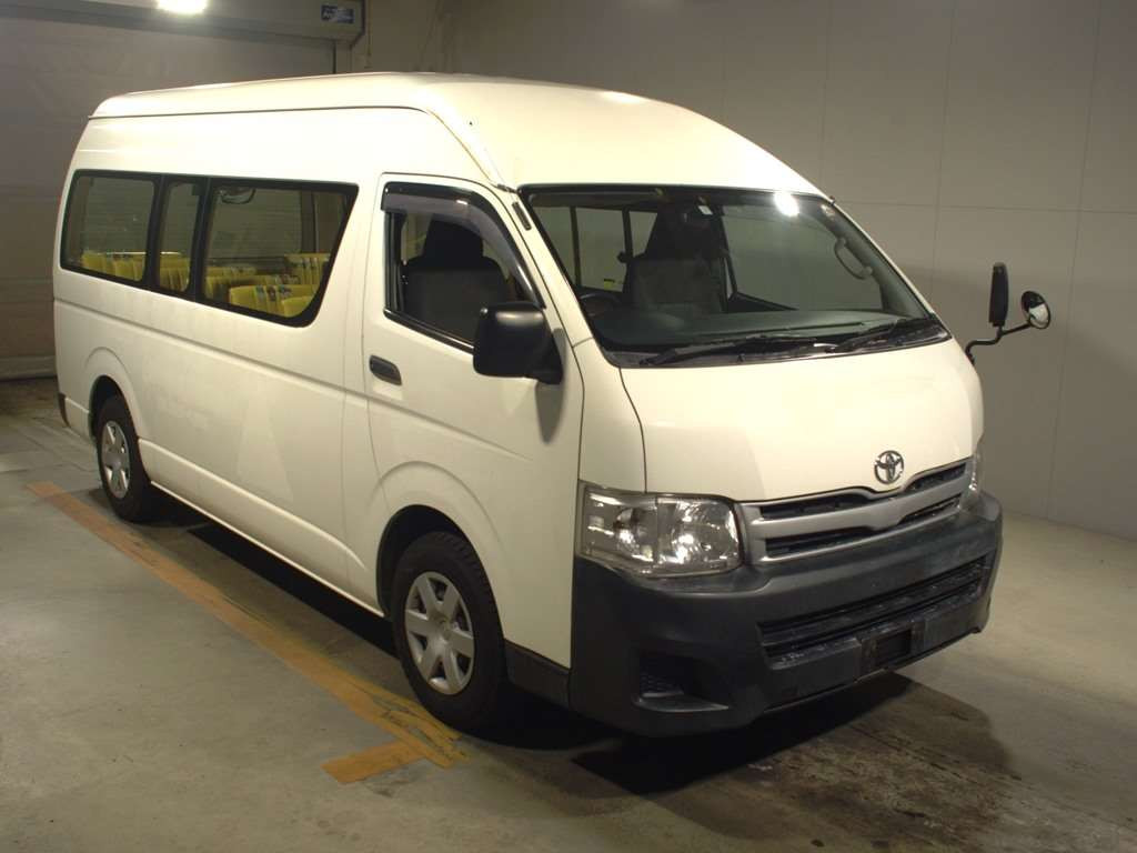 2011 Toyota Hiace Commuter TRH223B[2]