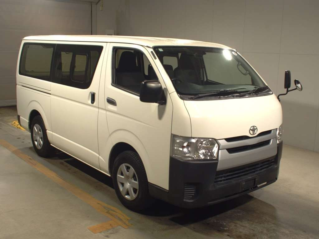 2016 Toyota Hiace Van TRH200V[2]