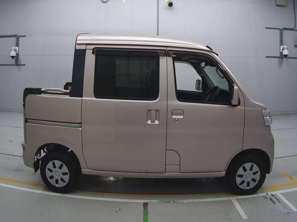 2020 Daihatsu Hijet Cargo S321W[2]