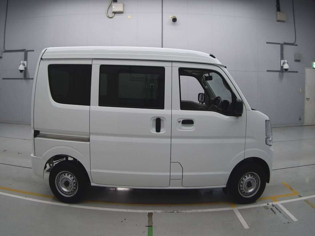 2023 Nissan NV100 Clipper DR17V[2]