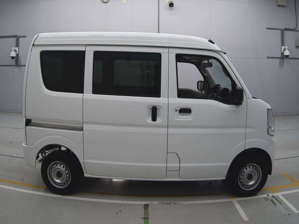 2023 Nissan NV100 Clipper DR17V[2]