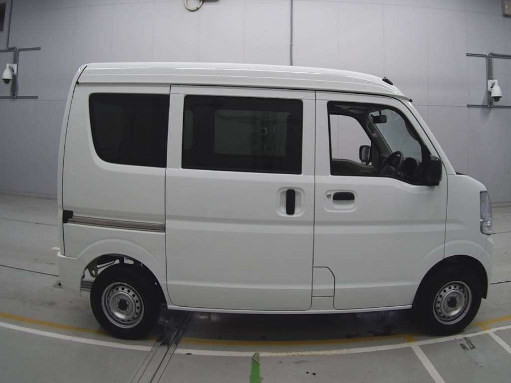 2023 Nissan NV100 Clipper DR17V[2]