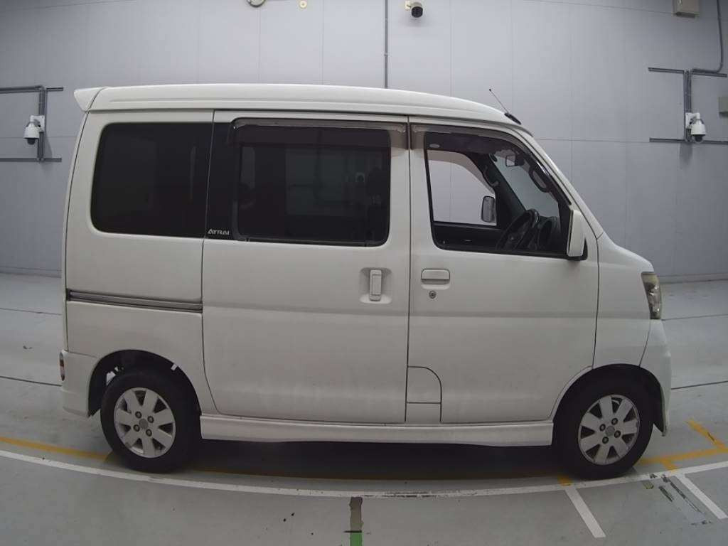 2005 Daihatsu Atrai Wagon S330G[2]