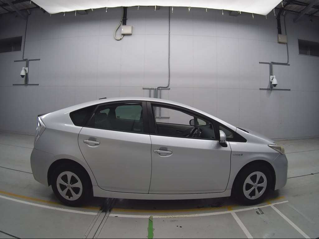 2012 Toyota Prius ZVW30[2]