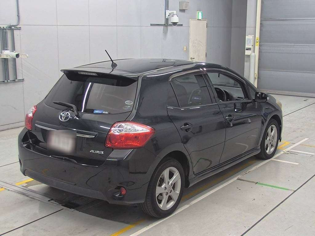 2012 Toyota Auris NZE151H[1]