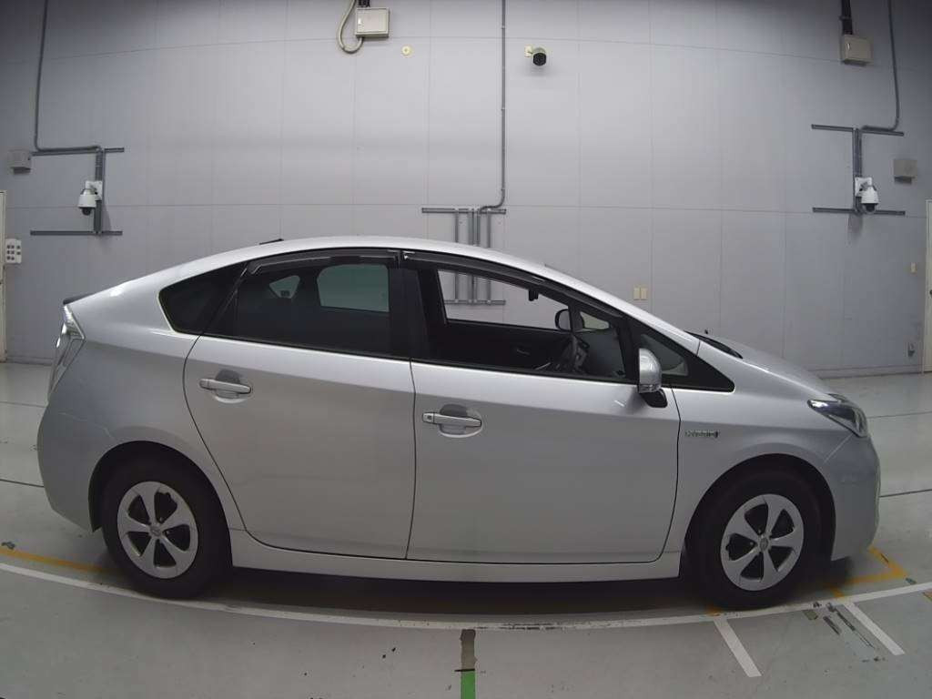 2014 Toyota Prius ZVW30[2]