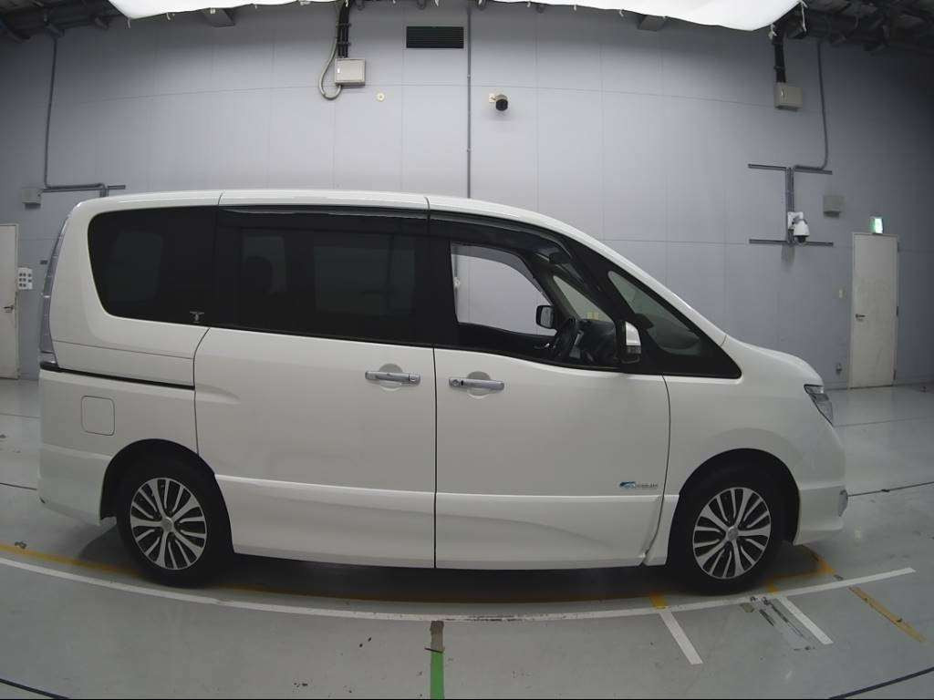 2014 Nissan Serena HFC26[2]